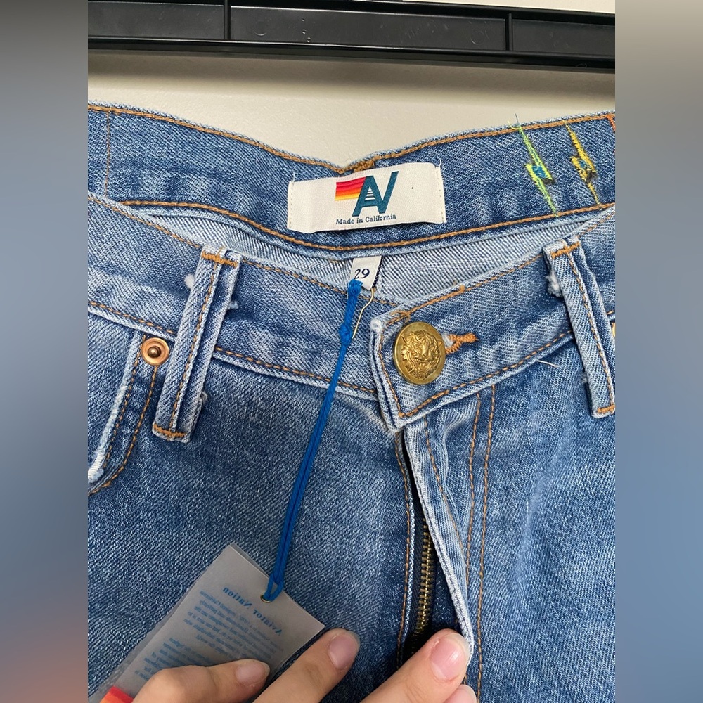 ⚡️ NWT AVIATOR NATION mid rise boyfriend cutoff medium wash denim jean shorts - Picture 4 of 9